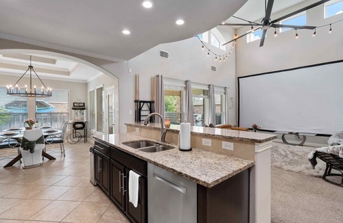 Pflugerville House | Cozy and Fun Luxury Family Home - 5 mins to City or Countryside