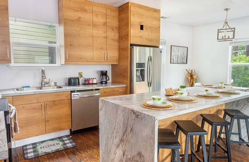 Eastside Promise Neighborhood Cottage | Cozy and Gorgeous 2br/1ba Near Amazing Downtown