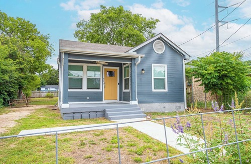Eastside Promise Neighborhood Cottage | Cozy and Gorgeous 2br/1ba Near Amazing Downtown