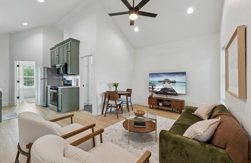 Edmond House | Cozy and Modern 1-bedroom house in Edmond
