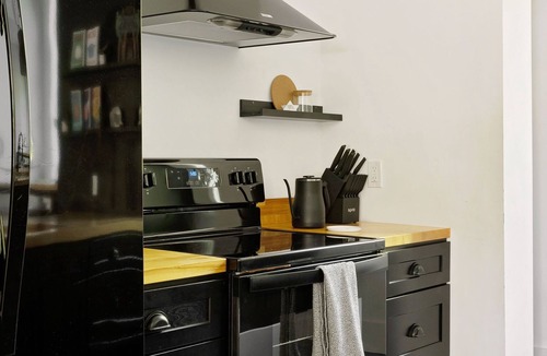 Augusta House | Cozy and Modern Augusta Hideaway Near Wineries and Katy Trail