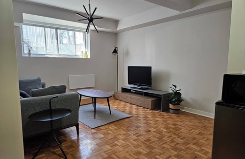 Cote-Saint-Luc Apartment | Cozy and Modern Bachelor Apartment