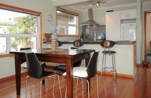 Waikanae House | Cozy and modern holiday pad