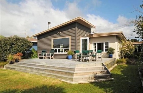 Waikanae House | Cozy and modern holiday pad