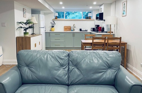 Wexford House | Cozy and Modern Place Near Local Attractionsn
