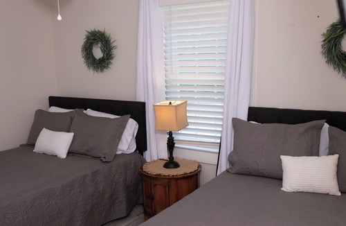 Forest City House | Cozy and Peaceful Cottage