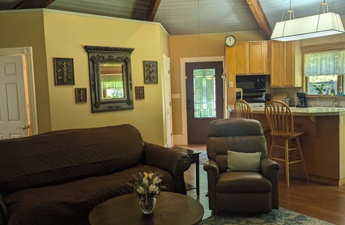 Rowland Cabin | Cozy and private cabin getaway with fireplace