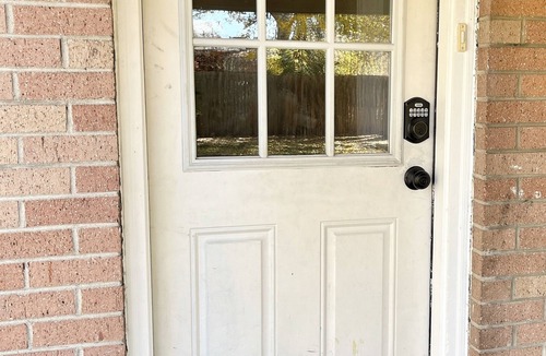 Lamar Heights Area Apartment | Cozy and Private Lower Level Unit with Full Kitchen