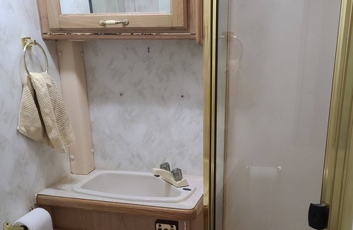 Keizer House | Cozy and private with electric fireplace