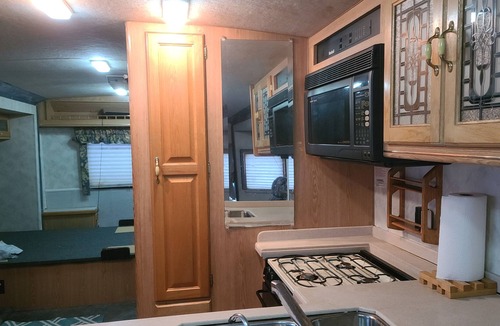 Keizer House | Cozy and private with electric fireplace