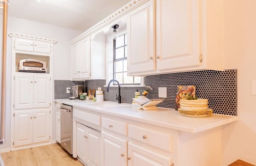 Stillwater House | Cozy and quaint 3-bedroom Cottage with Views and Near campus