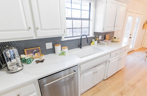 Stillwater House | Cozy and quaint 3-bedroom Cottage with Views and Near campus