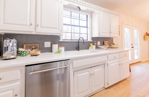 Stillwater House | Cozy and quaint 3-bedroom Cottage with Views and Near campus