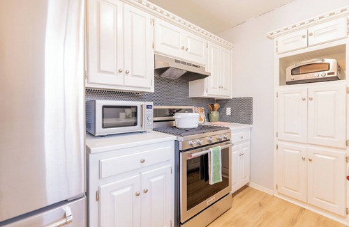 Stillwater House | Cozy and quaint 3-bedroom Cottage with Views and Near campus