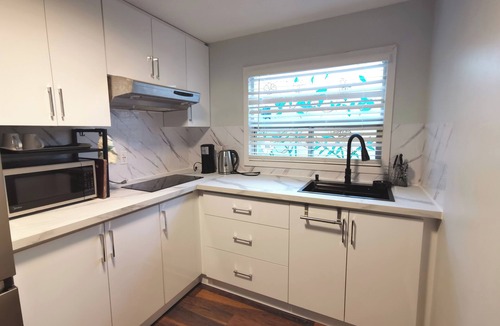 Malvern House | Cozy and Quielt Bedroom with Private Bathroom