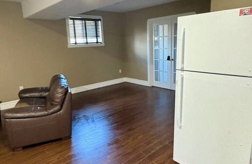 Woodslee House | Cozy and quiet room close to riverside.