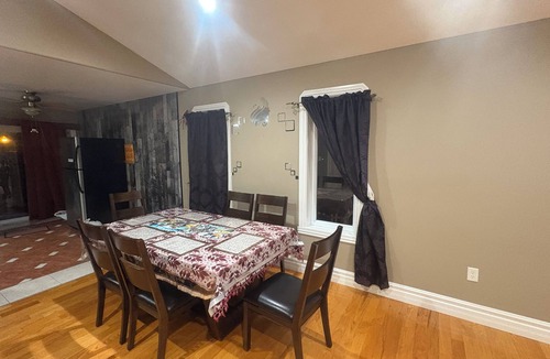 Woodslee House | Cozy and quiet room close to riverside.