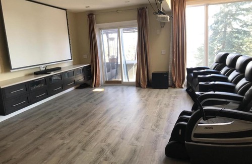 Signal Hill House | Cozy and Quiet Room with Private Bathroom