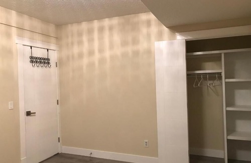 Signal Hill House | Cozy and Quiet Room with Private Bathroom