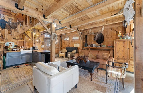 Charlestown Cabin | Cozy and Rustic Barn Near the Coast