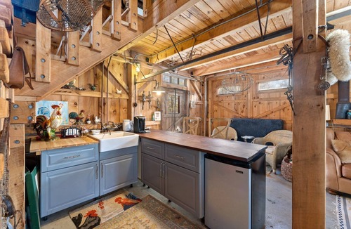 Charlestown Cabin | Cozy and Rustic Barn Near the Coast