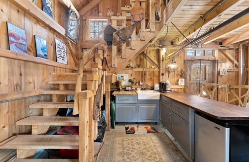 Charlestown Cabin | Cozy and Rustic Barn Near the Coast