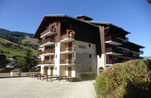 Areches Apartment | Cozy and Spacious 33m² Apartment for 6 with Pool and Balcony in Beaufort
