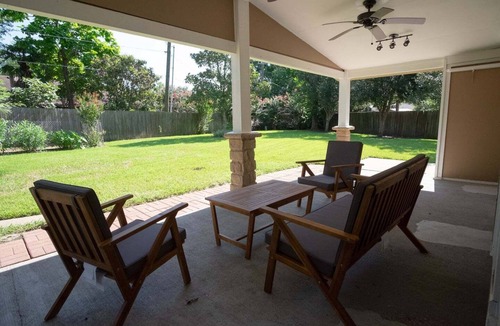 Clodine House | Cozy and Spacious 3 Bedroom Home in Sugarland