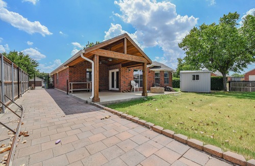 Roanoke House | Cozy and Spacious 4-bedroom house in a small vibrant town.