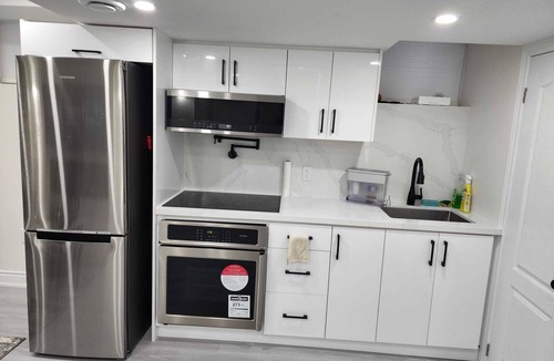 Milton House | Cozy and Spacious Basement suite