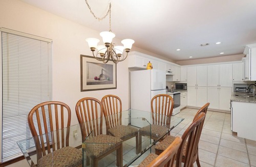 Vance Jackson House | Cozy and Spacious Home at Gated Community.