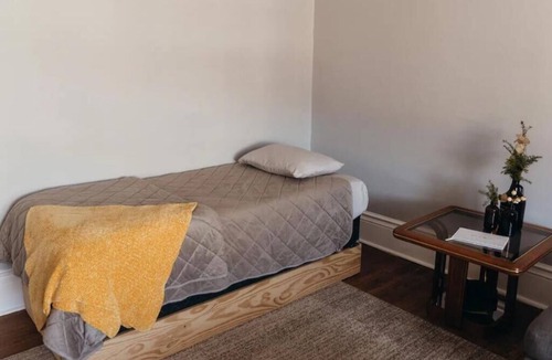 Cambridge Apartment | Cozy and spacious upper storey apartment with self check-in, steps from DT Galt