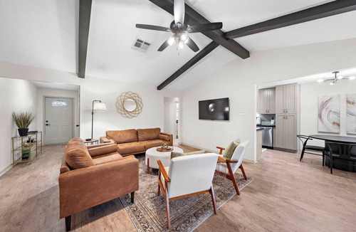 Bowling Green House | Cozy and Stylish 3-Bedroom Family Retreat