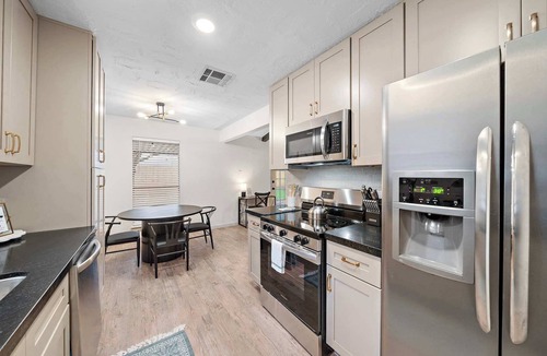 Bowling Green House | Cozy and Stylish 3-Bedroom Family Retreat
