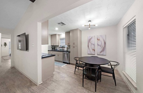 Bowling Green House | Cozy and Stylish 3-Bedroom Family Retreat