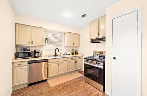 El Lago House | Cozy and Stylish 3-Bedroom Sanctuary