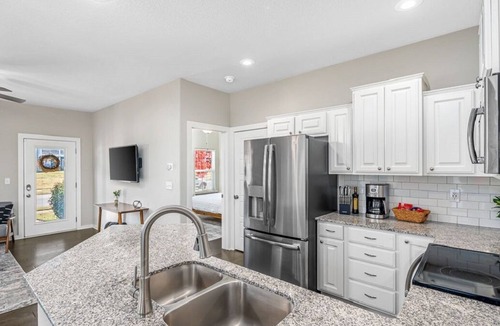 Bentonville House | Cozy and Stylish 3 Bedroom, 2.5 Bath Sleeps 6