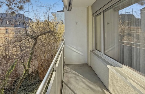 Hirslanden Apartment | Cozy and sunny 2BR flat in the city centre (Sky10)