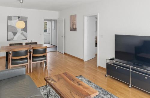 Hirslanden Apartment | Cozy and sunny 2BR flat in the city centre - Sky10