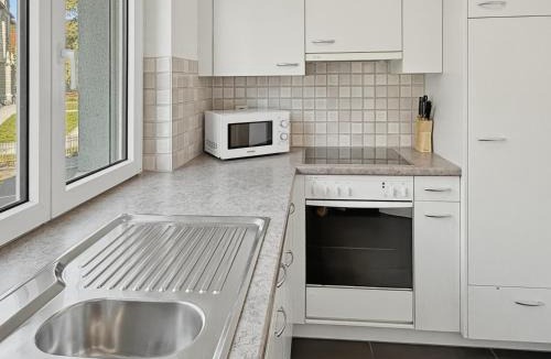 Hirslanden Apartment | Cozy and sunny 2BR flat in the city centre - Sky10