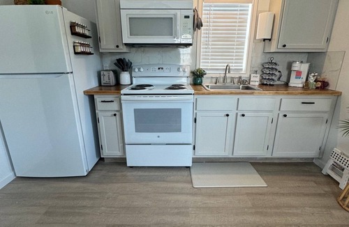 Onalaska Cabin | Cozy and updated 1 bed cabin minutes from Lake Livingston Texas!