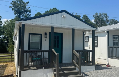 Onalaska Cabin | Cozy and updated 1 bed cabin minutes from Lake Livingston Texas!