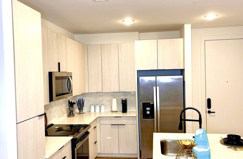 Cumberland Apartment | Cozy and Vibrant Get Away