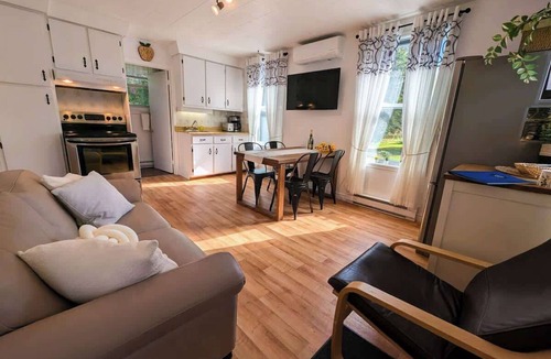 Saint-Tite-des-Caps Ski Chalet | Cozy and Welcoming Chalet with Spa