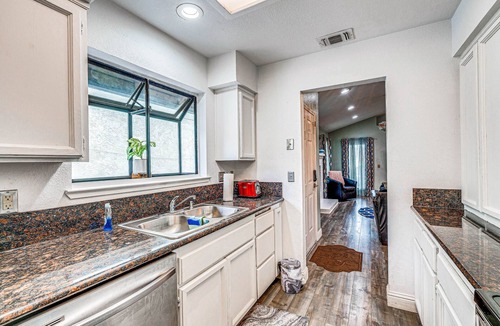 Antelope House | Cozy Antelope Home ~ 14 Mi to Sacramento!