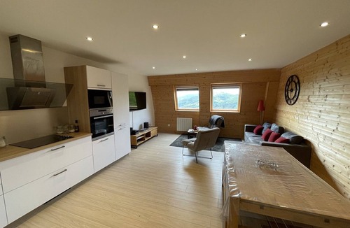 Saint-Jacques-des-Blats Apartment | Cozy apartment sleeps 6, ski access, parking