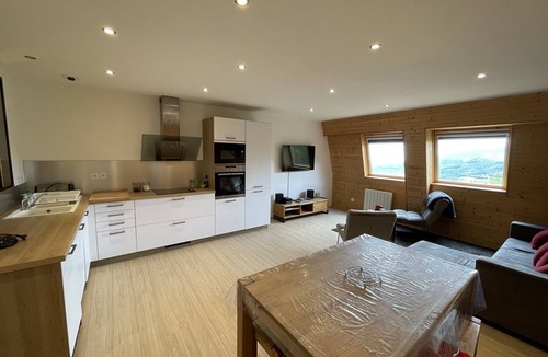 Saint-Jacques-des-Blats Apartment | Cozy apartment sleeps 6, ski access, parking