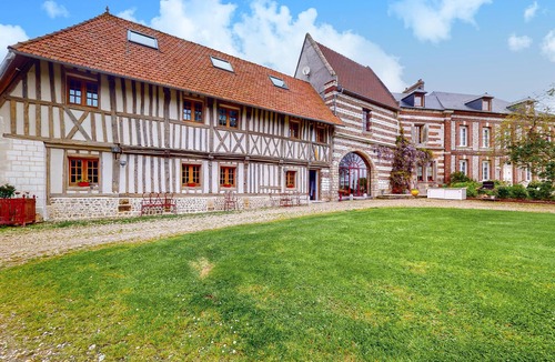 Criquetot-le-Mauconduit Apartment | Cozy apartment in Criquetot-le-Maucondui