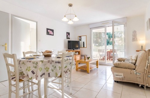 Saint-Brevin-l'Ocean Apartment | Cozy Apartment with Terrace, Parking, 300m from Beach in Saint-Brevin-les-Pins