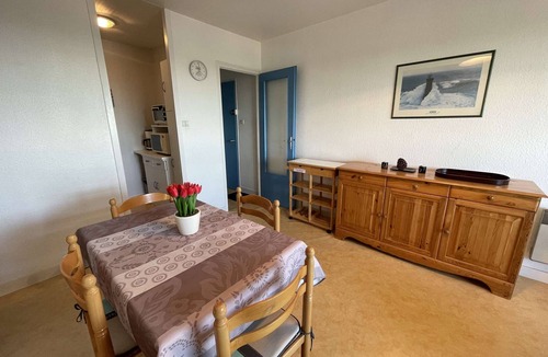 Mouchamps Apartment | Cozy apartment near beach with balcony and sea view